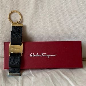 SALVATORE FERRAGAMO VARA BOW LEATHER KEY RING